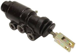 MASTER CYLINDER
