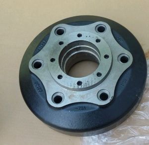 HUB, FRONT AXLE