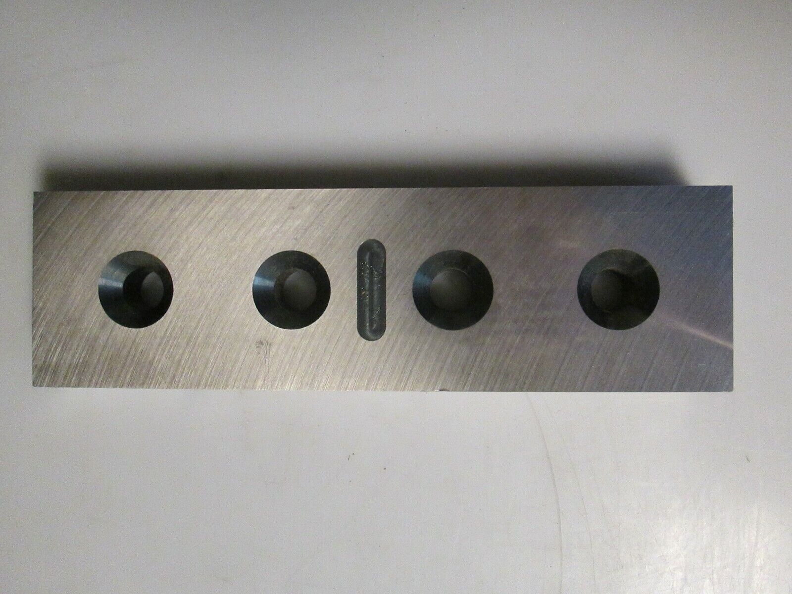 1725903 EDGECUTTING Novi Group