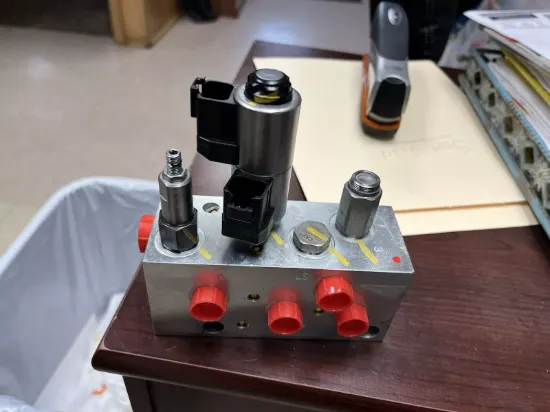 Picture of QUICK COUPLER LINES HYDRAULIC VALVE