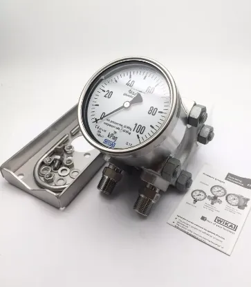 Picture of 0-100kPag Differential Pressure Gauge 2 x 1/2 NPT 110BL4X8