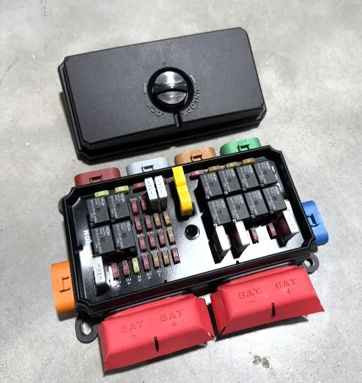 Picture of FUSE BOX,VEC 65