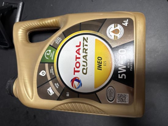 Picture of Total 5W-30 Engine Oil