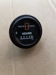 Solid State Hour Meter w/Bracket Model 876-M